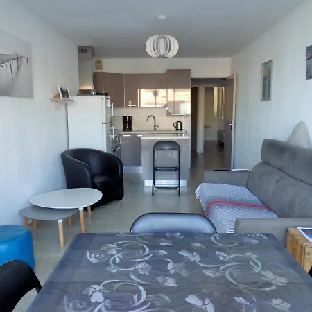 Coquet 2 Chambres Avec Pkg Quartier Port De דירה *